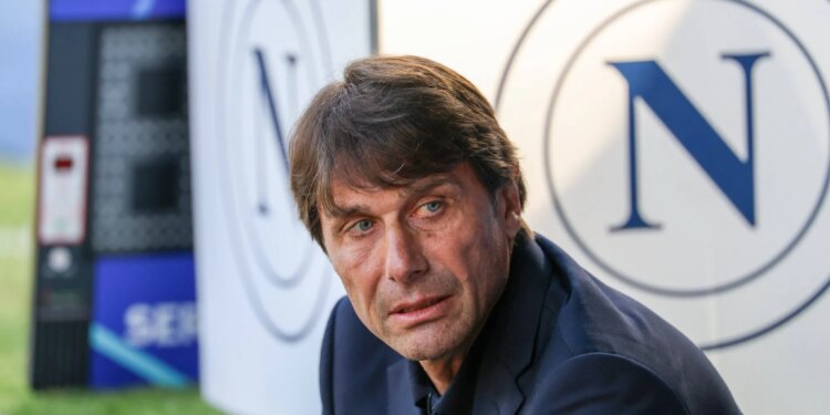 O contraste nos favoritos do Napoli para substituir Antonio Conte